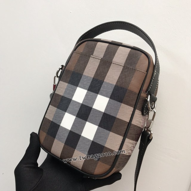 Burberry專門店新款條紋網紋尼龍背帶斜挎男包 巴寶莉男士斜背包 yxb1034